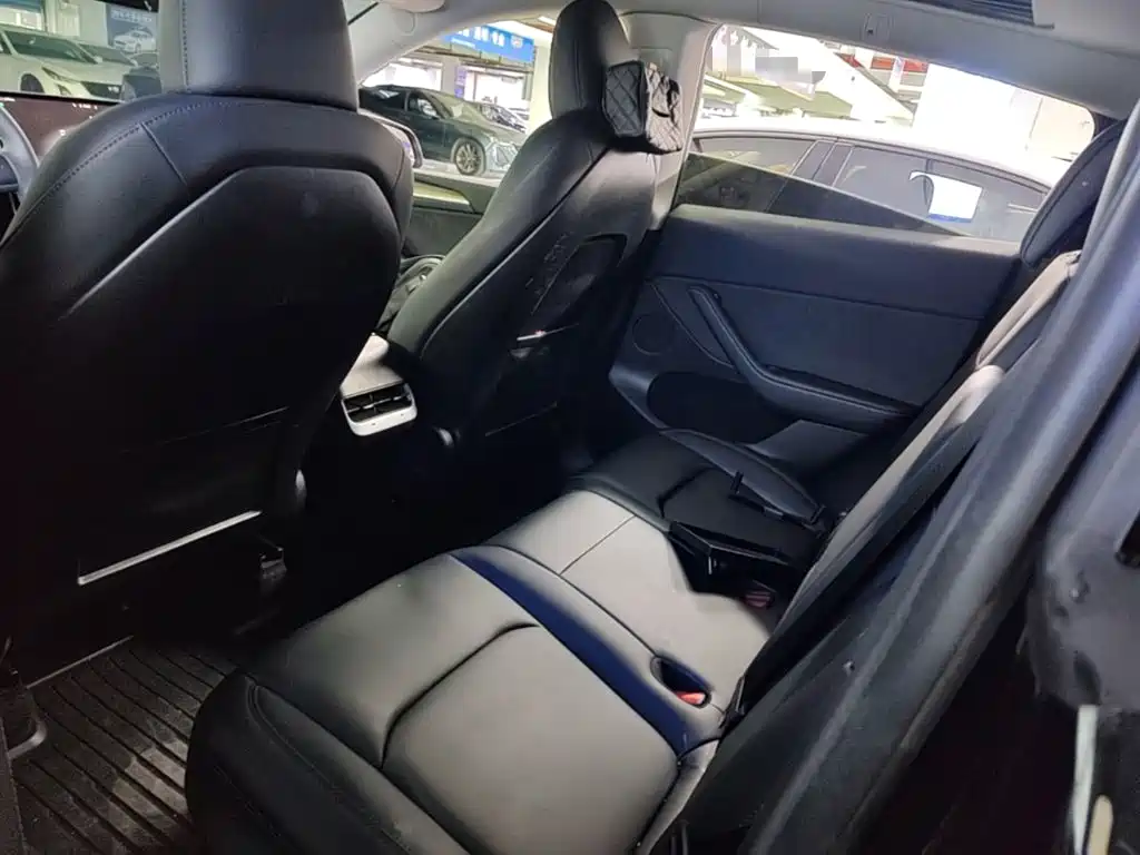 Tesla Model Y — фото 17