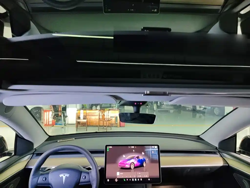 Tesla Model Y — фото 18