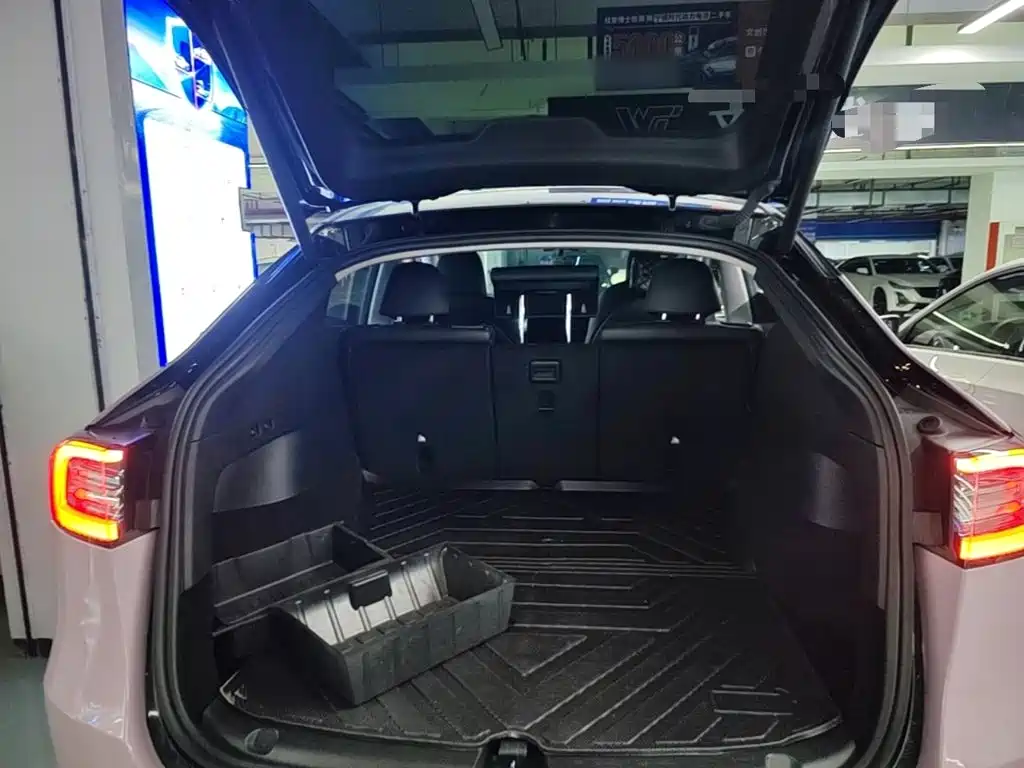 Tesla Model Y — фото 19