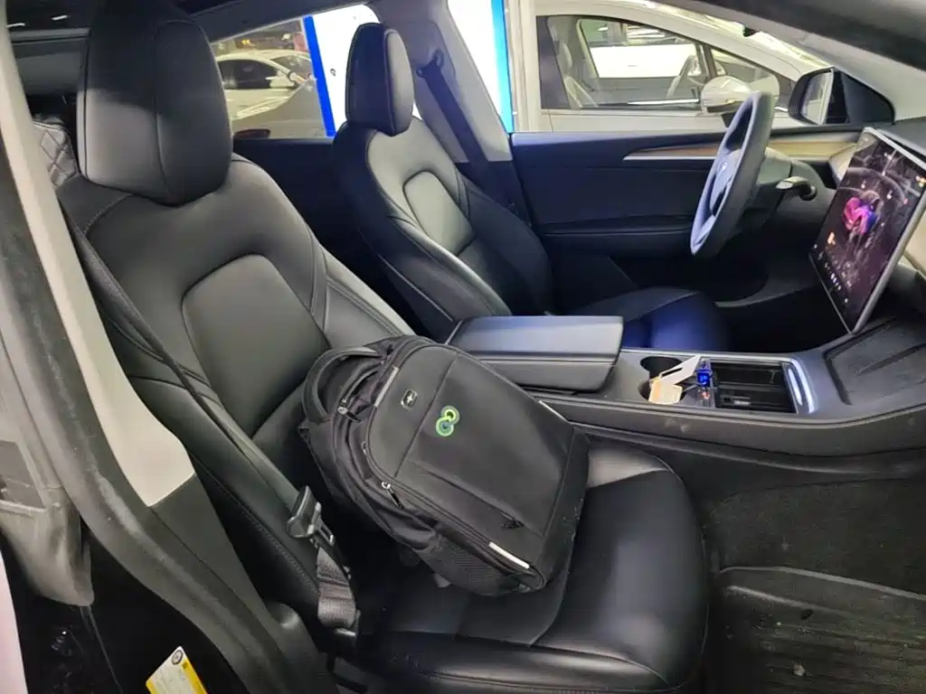 Tesla Model Y — фото 25