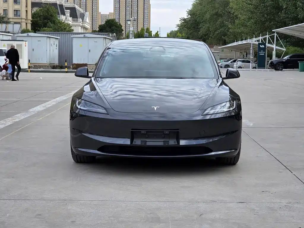 Tesla Model 3 — фото 2