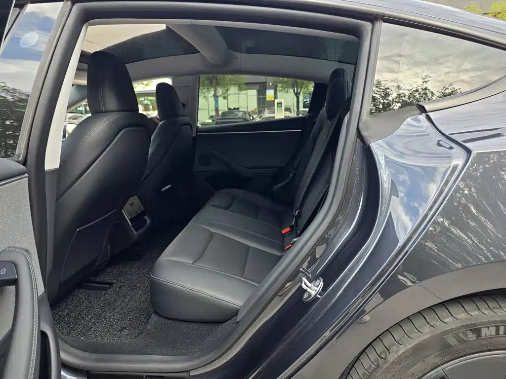 Tesla Model 3 — фото 11