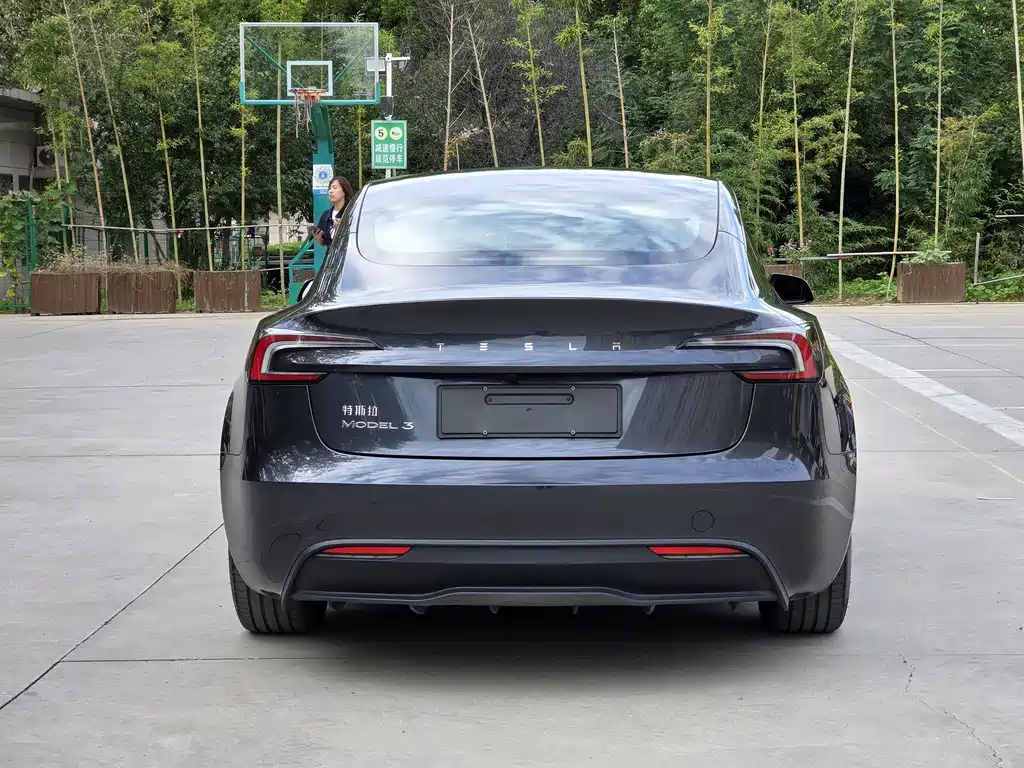 Tesla Model 3 — фото 3