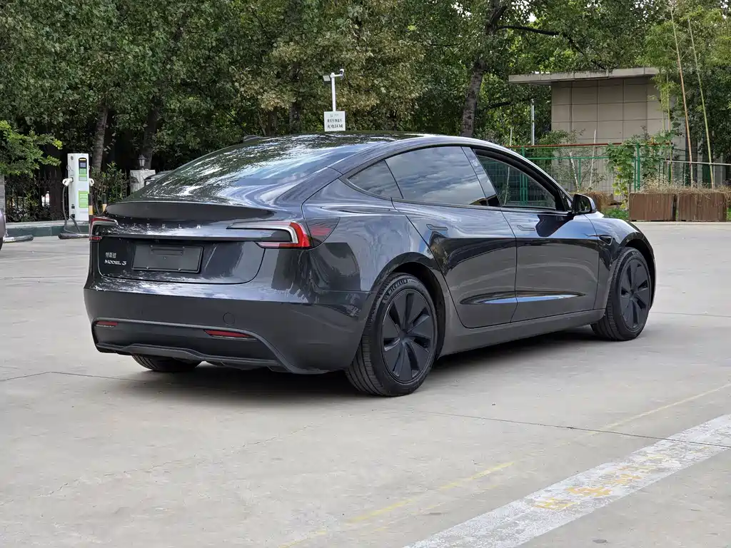 Tesla Model 3 — фото 4