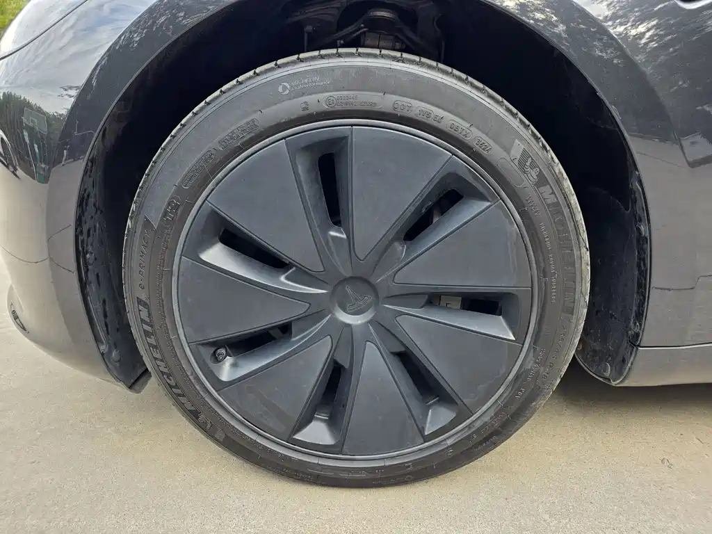 Tesla Model 3 — фото 6
