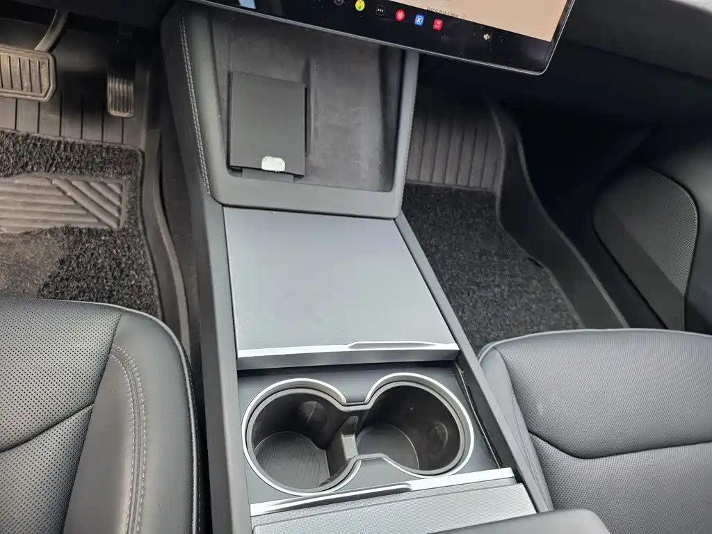 Tesla Model 3 — фото 10