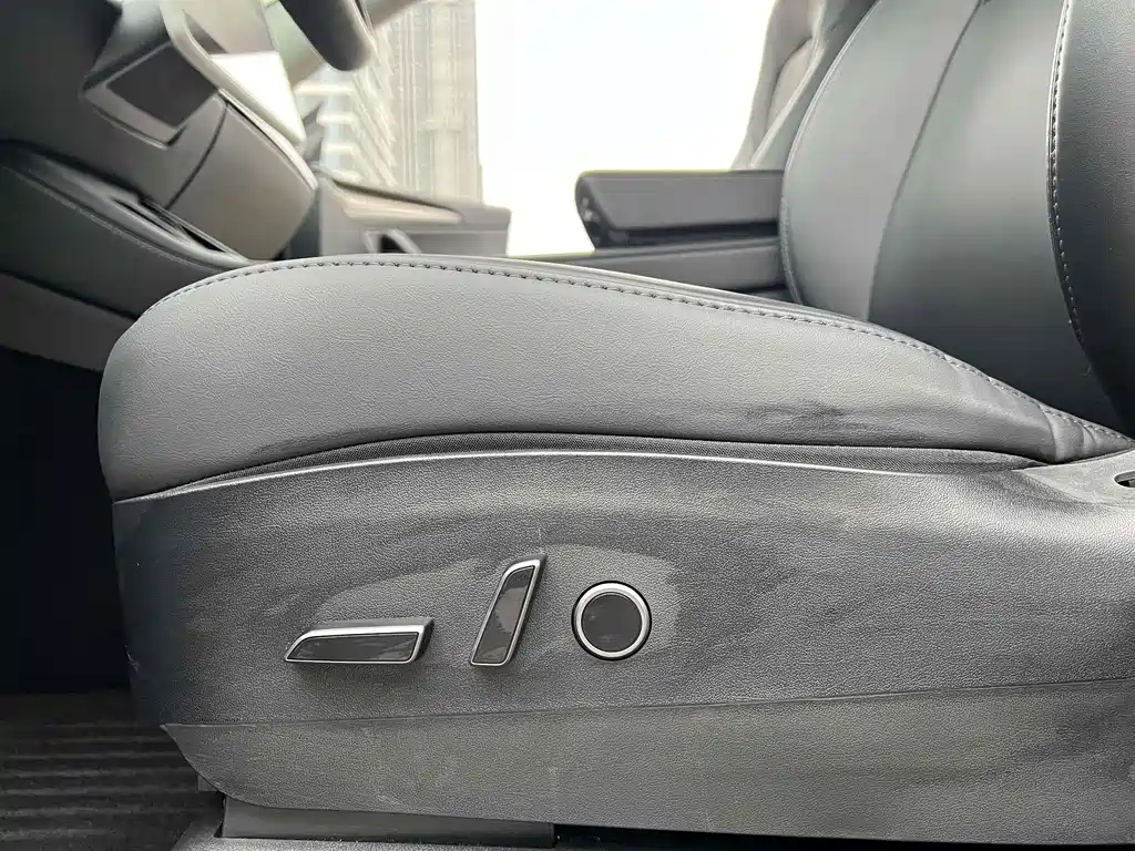 Tesla Model Y — фото 19