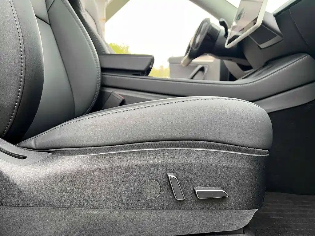 Tesla Model Y — фото 20