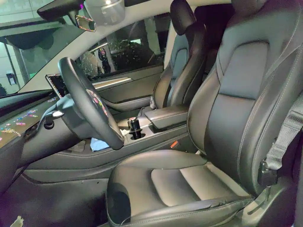 Tesla Model Y — фото 16