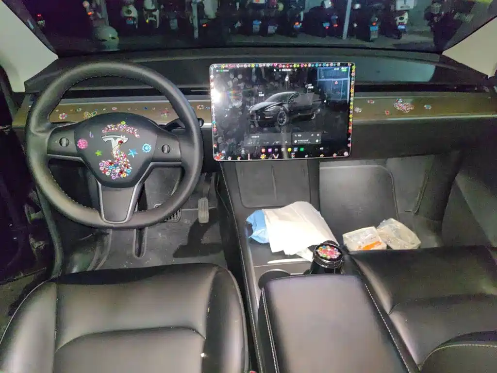 Tesla Model Y — фото 10