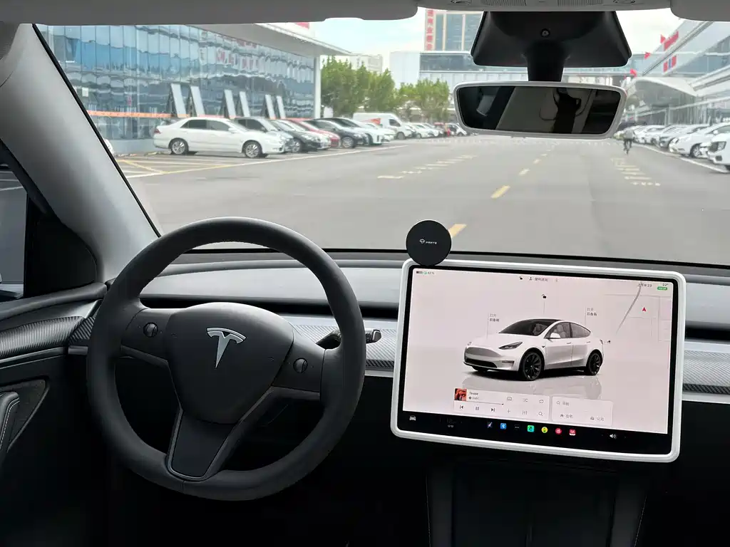 Tesla Model Y — фото 4