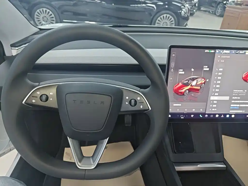 Tesla Model 3 — фото 11