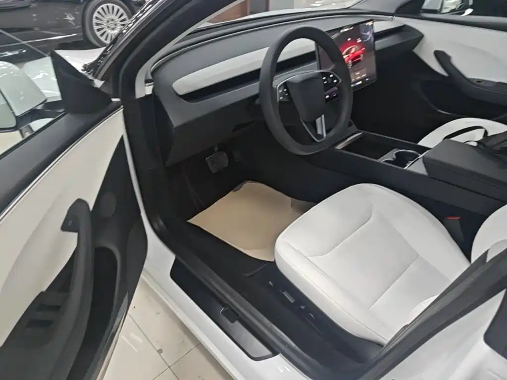 Tesla Model 3 — фото 15