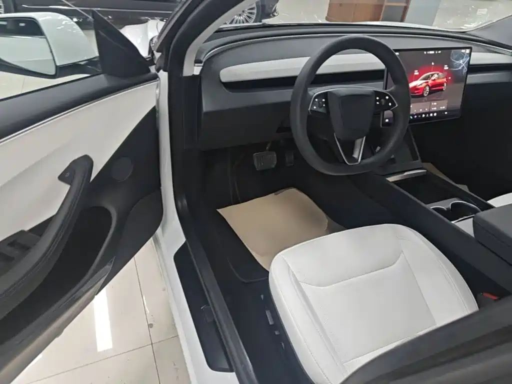 Tesla Model 3 — фото 16
