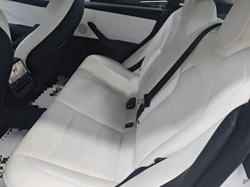 Tesla Model 3 — фото 17