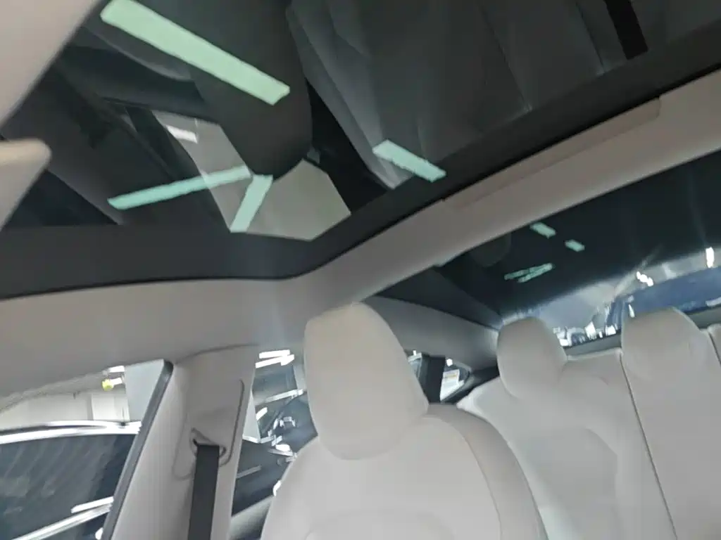 Tesla Model 3 — фото 18