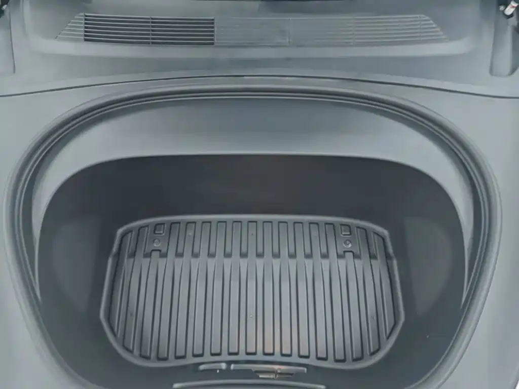 Tesla Model 3 — фото 20