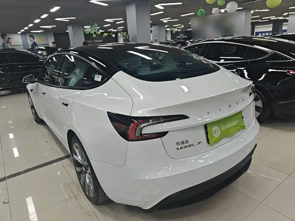 Tesla Model 3 — фото 5