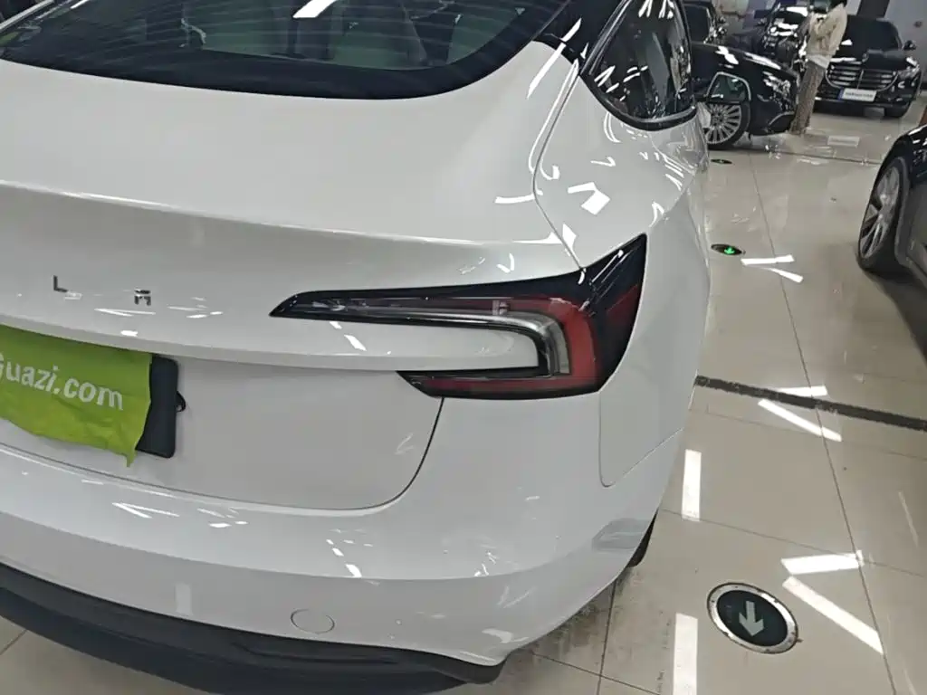 Tesla Model 3 — фото 8