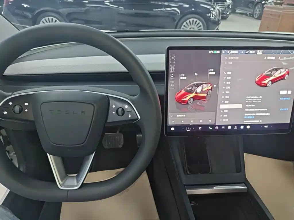 Tesla Model 3 — фото 10