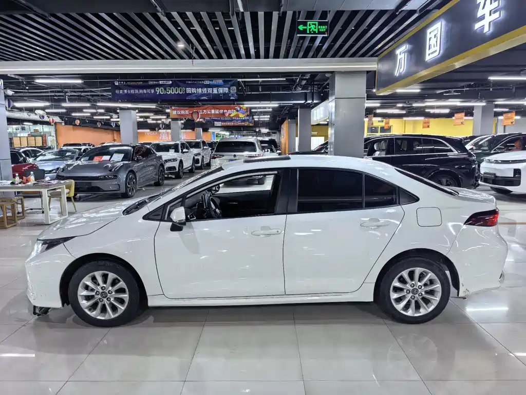 Toyota Corolla — фото 3