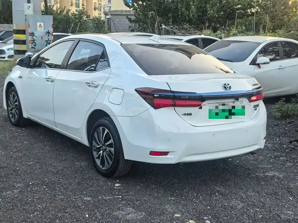 Toyota Corolla Hybrid — фото 8