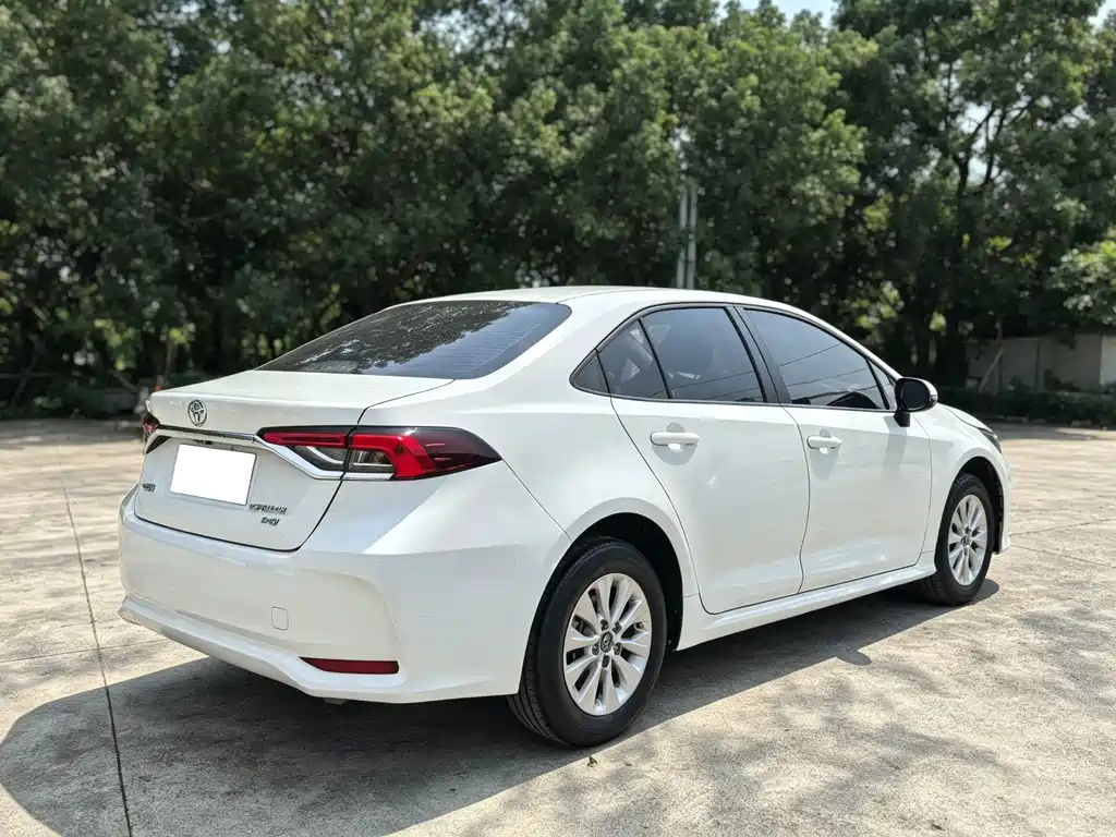 Toyota Corolla — фото 3
