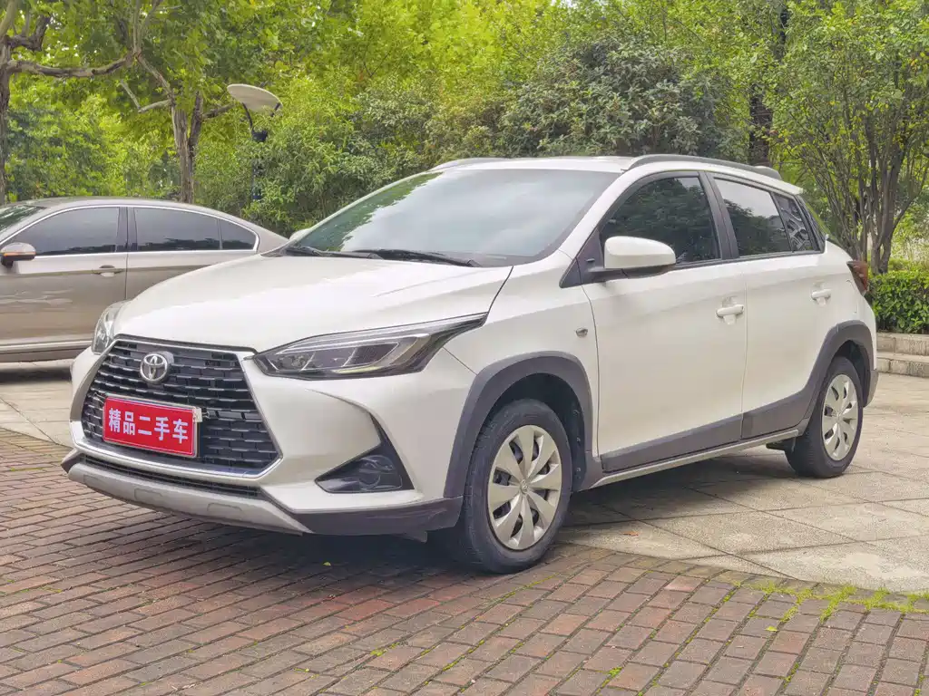 Toyota Yaris L — фото 2
