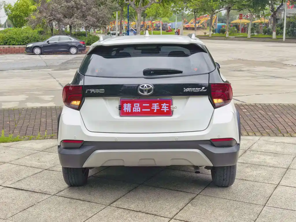 Toyota Yaris L — фото 8