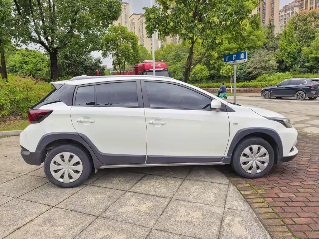 Toyota Yaris L — фото 10