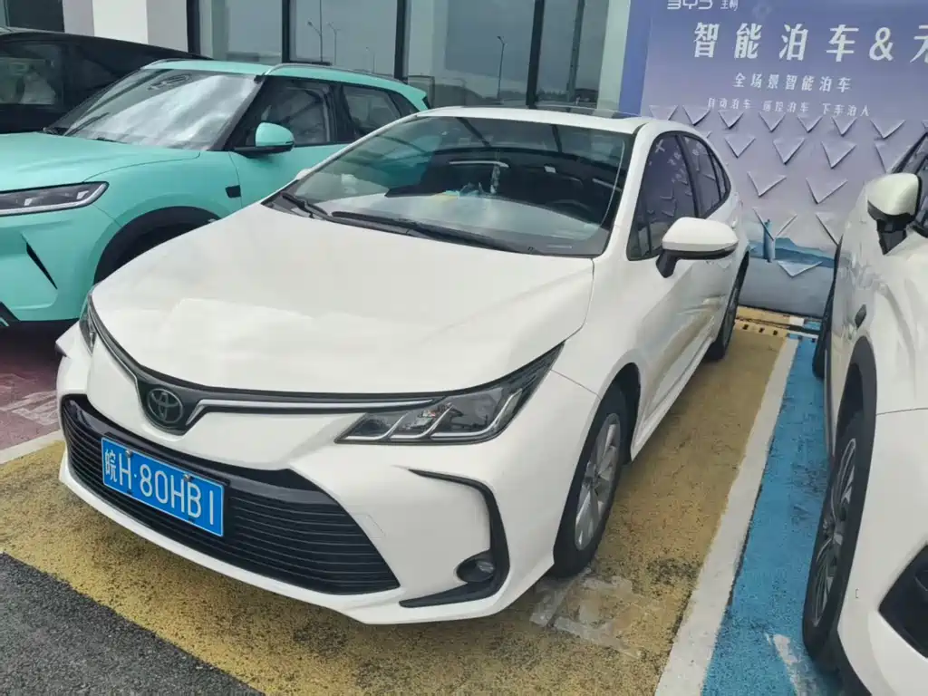 Toyota Corolla — фото 1