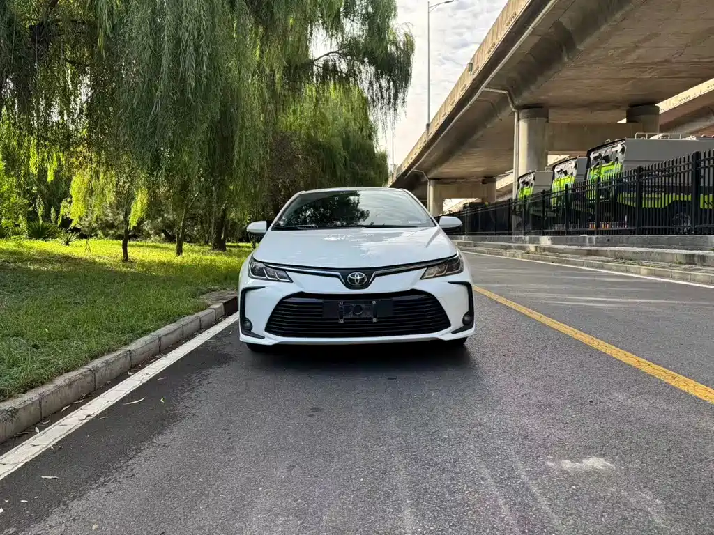 Toyota Corolla — фото 3