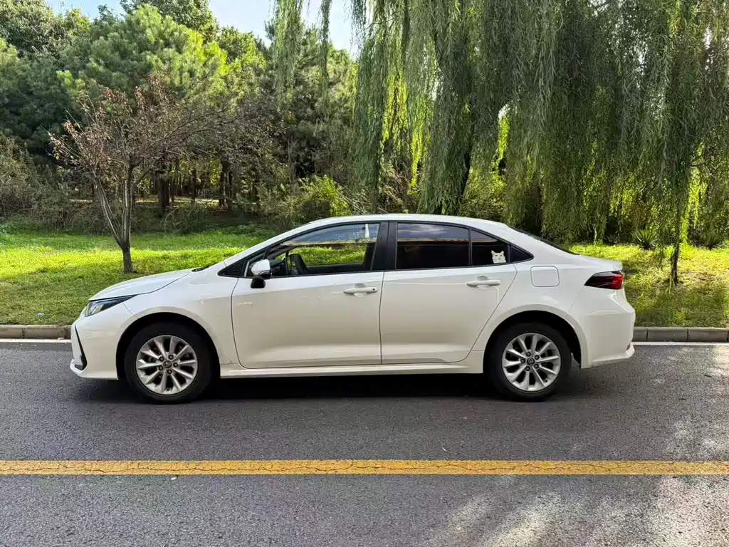 Toyota Corolla — фото 4