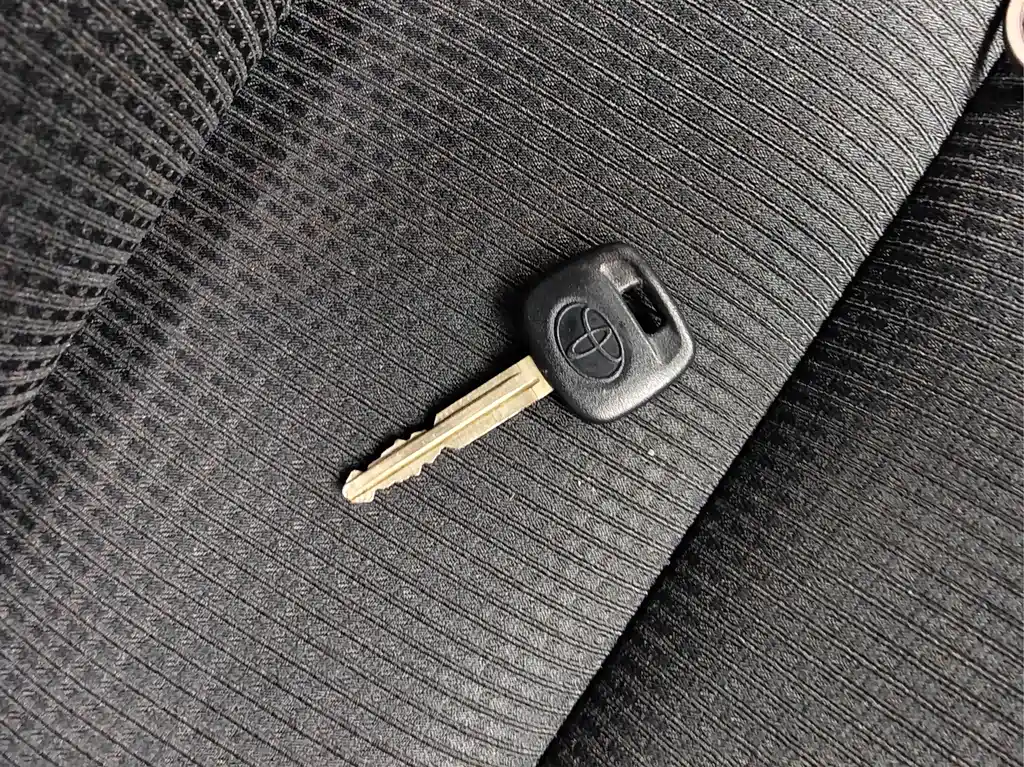 Toyota Yaris L — фото 3