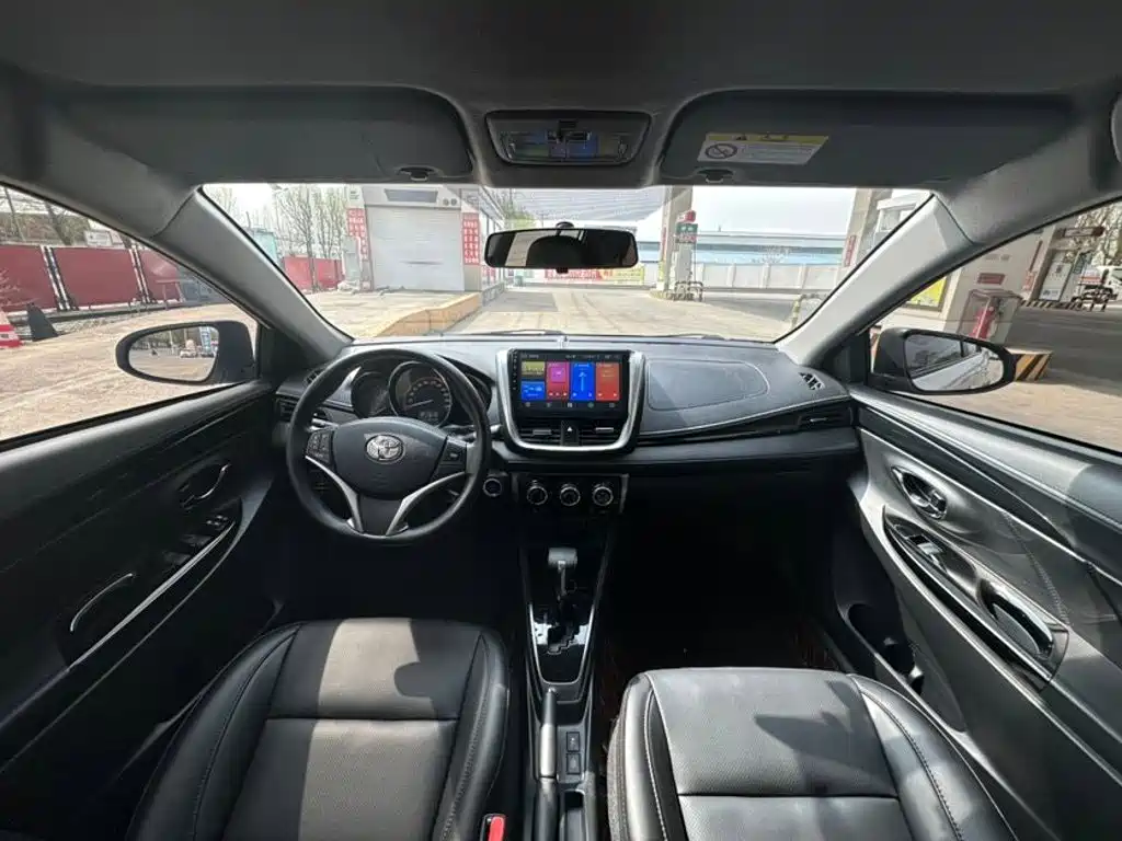 Toyota Yaris L — фото 6