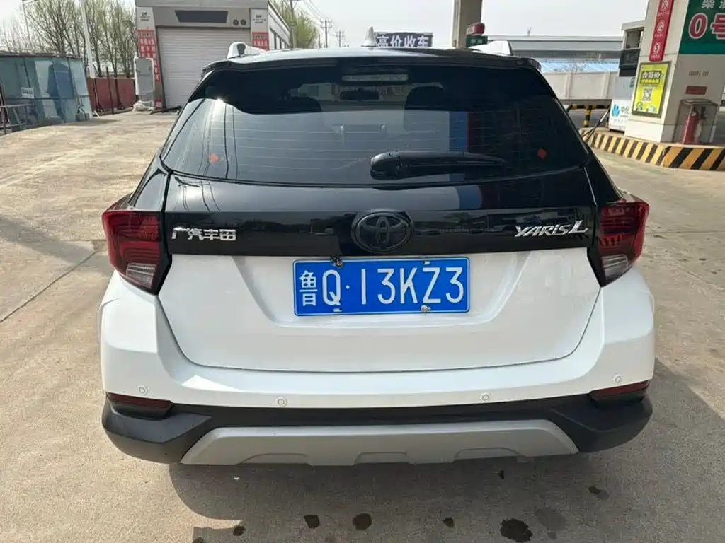 Toyota Yaris L — фото 8