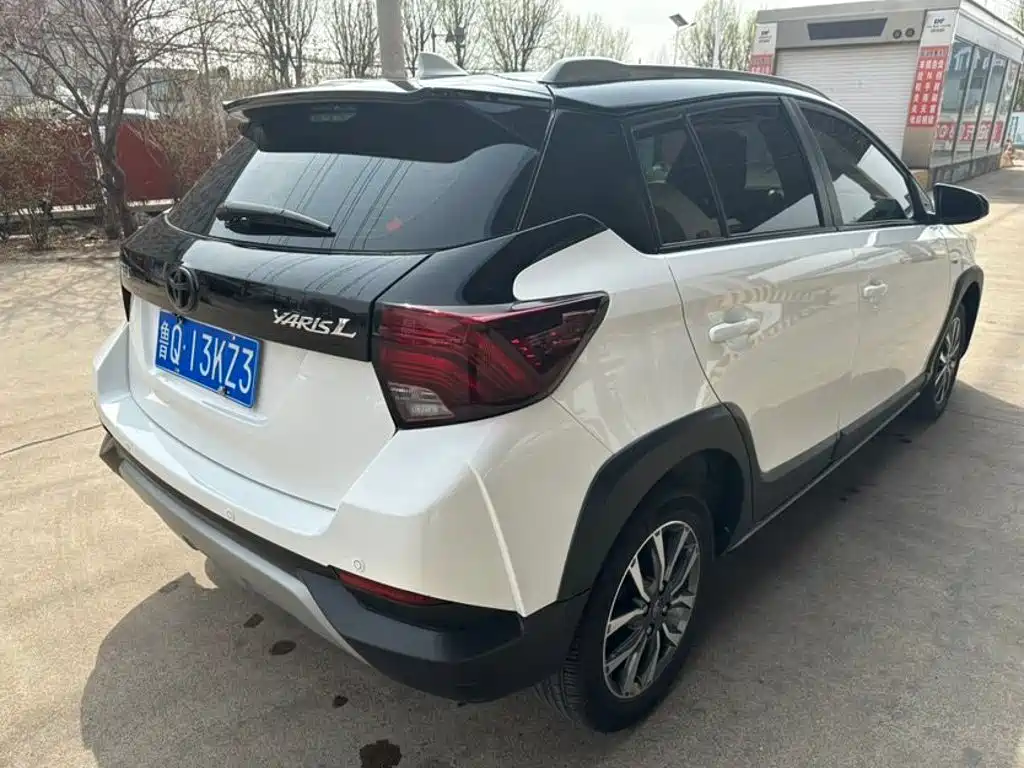Toyota Yaris L — фото 9