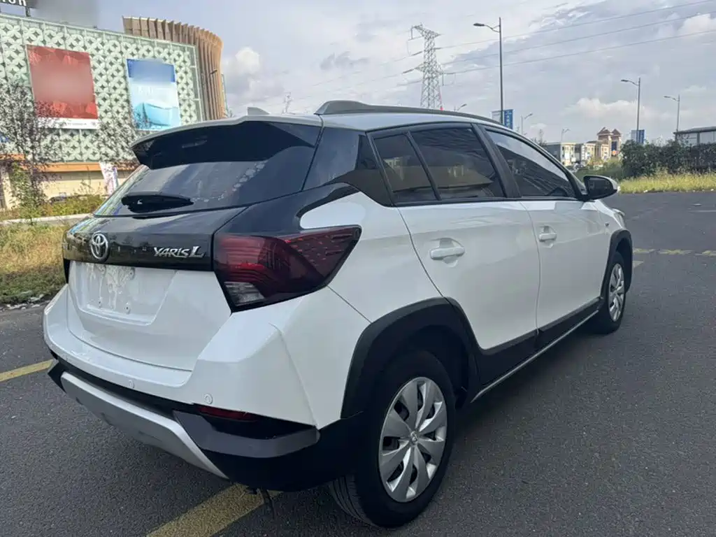 Toyota Yaris L — фото 11