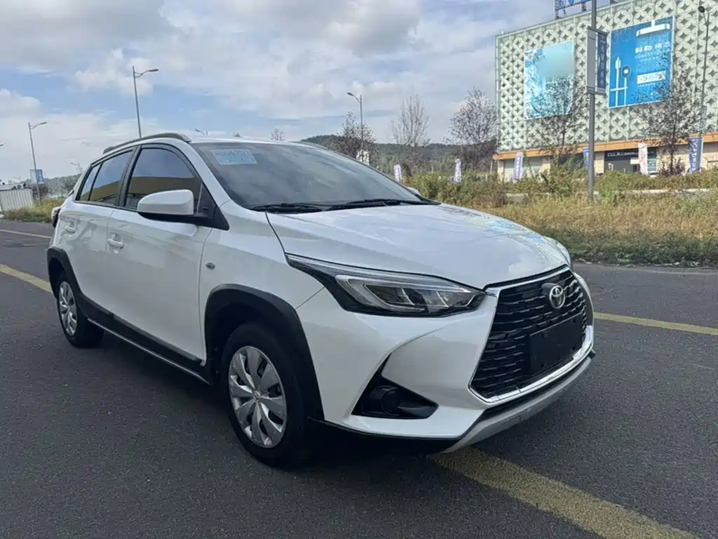 Toyota Yaris L — фото 7