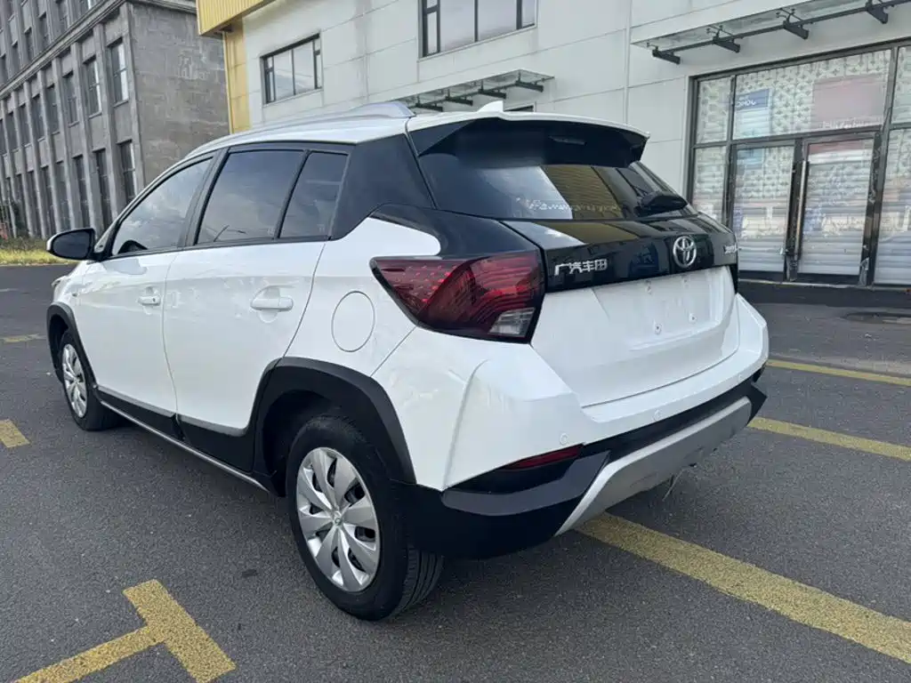 Toyota Yaris L — фото 8