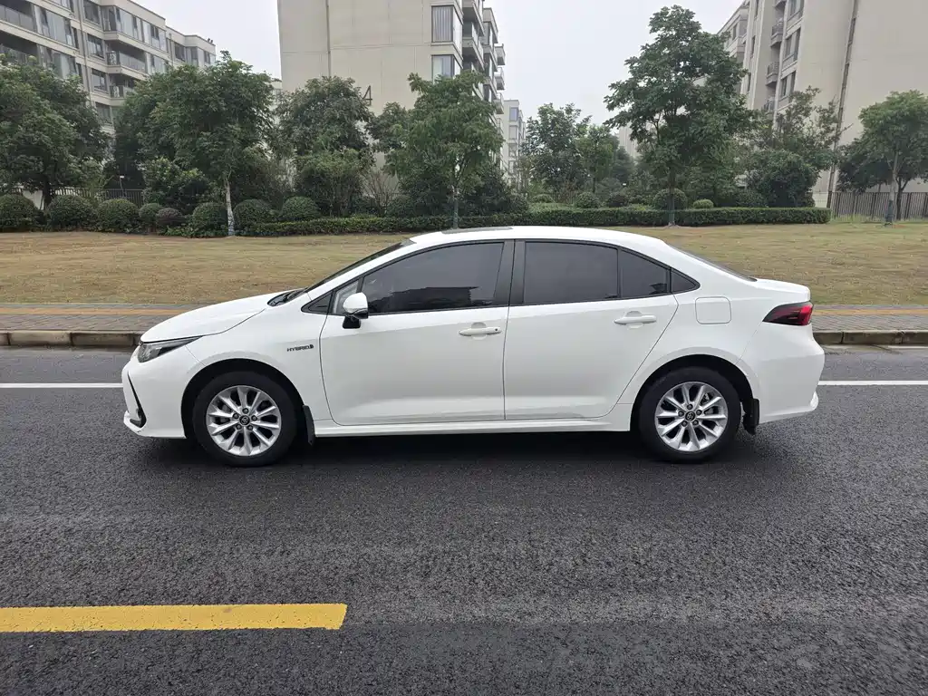 Toyota Corolla — фото 3