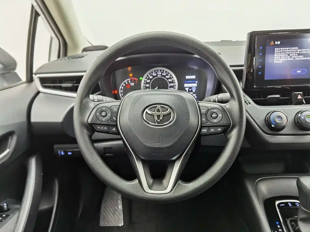 Toyota Corolla — фото 11