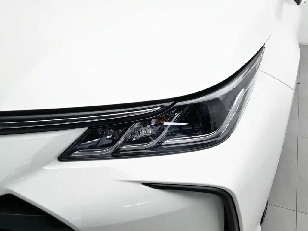 Toyota Corolla — фото 7