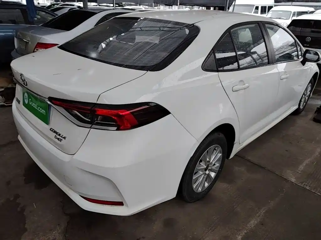 Toyota Corolla — фото 7