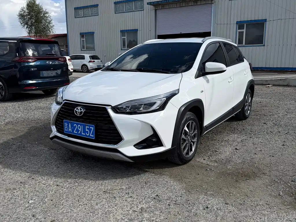 Toyota Yaris L — фото 3