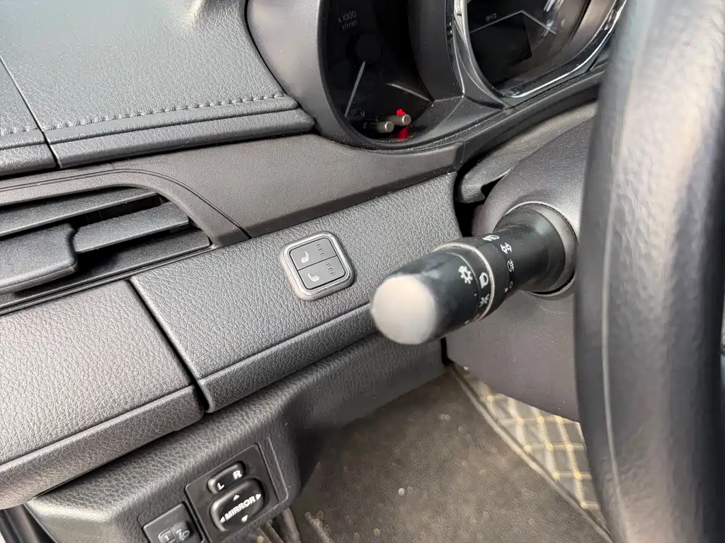 Toyota Yaris L — фото 7