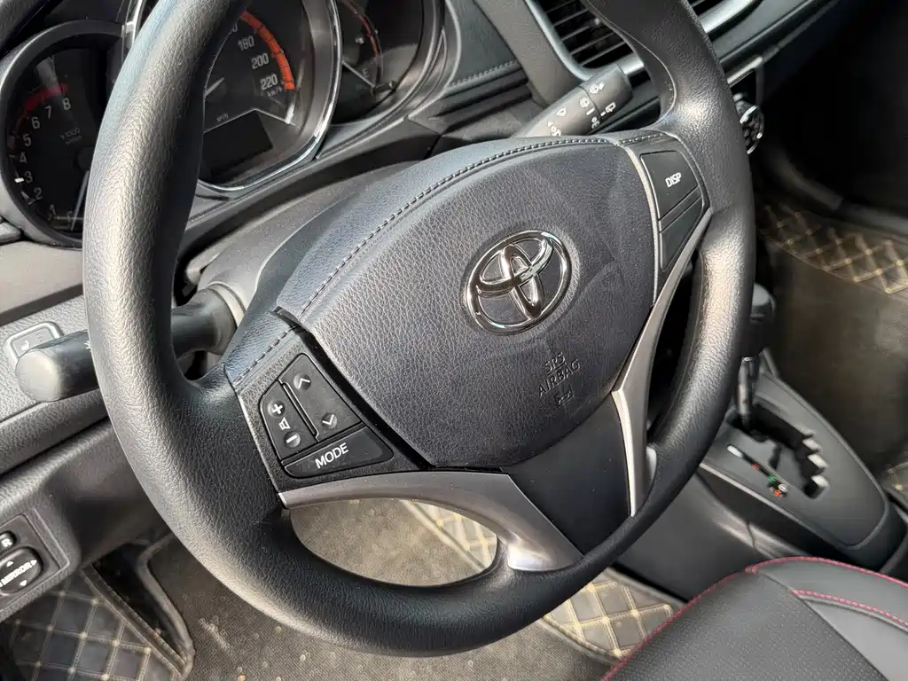 Toyota Yaris L — фото 8