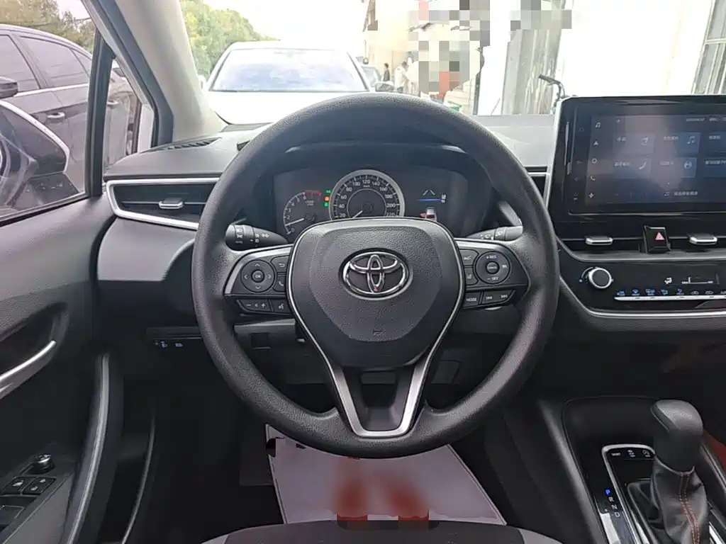 Toyota Corolla — фото 11