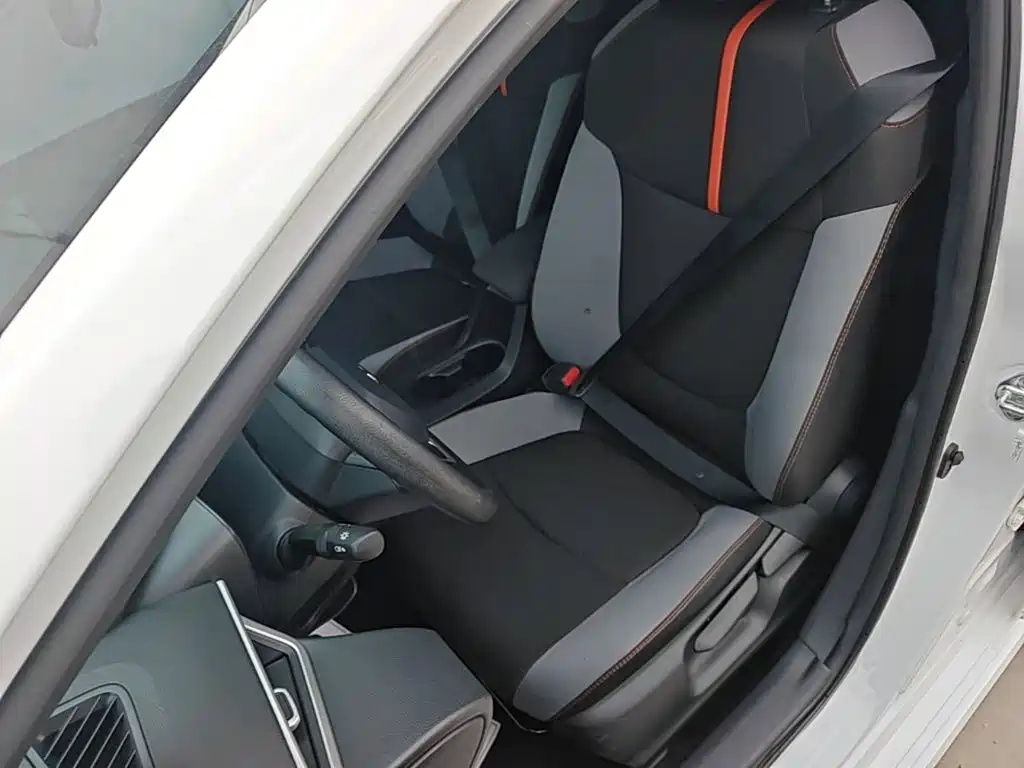 Toyota Corolla — фото 15