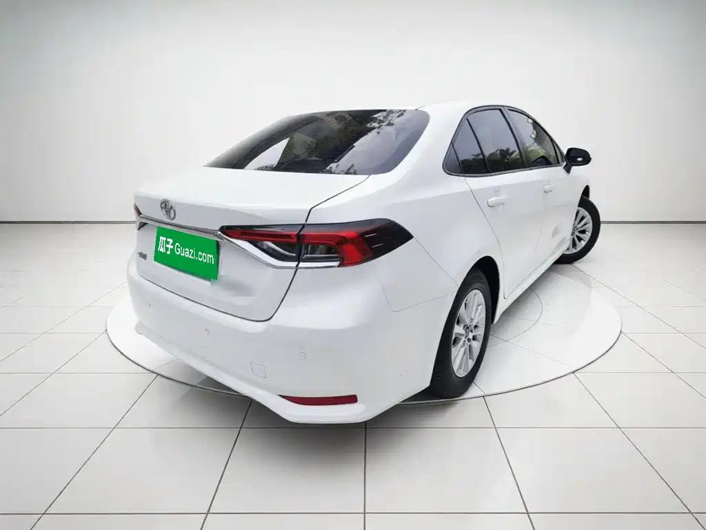 Toyota Corolla — фото 4
